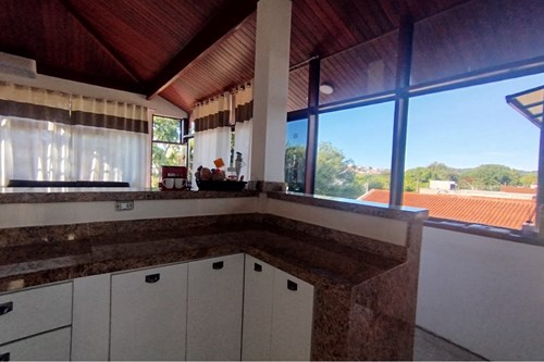 Sobrado com vista panorâmica e 4 dormitórios sendo duas suítes  no Jardim Itacolomy