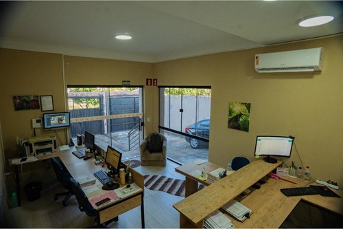 Sobrado com vista panorâmica e 4 dormitórios sendo duas suítes  no Jardim Itacolomy