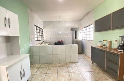 Casa com Dois Dormitórios em Avenida