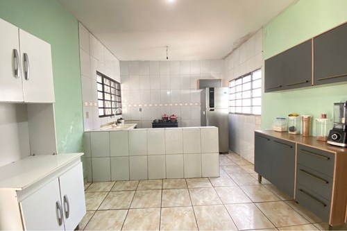 Casa com Dois Dormitórios em Avenida