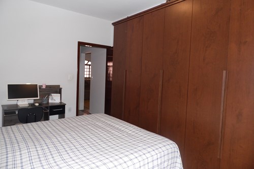 Casa três quartos e três banheiros no Zaniboni II