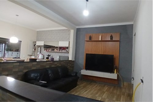 "Charmosa Casa de Campo em Chácara Santa Felicidade"