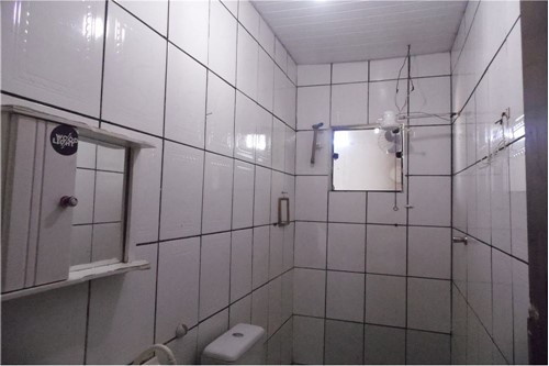 IMÓVEL DE ESQUINA COM TRÊS DORMITÓRIOS E PONTO COMERCIAL