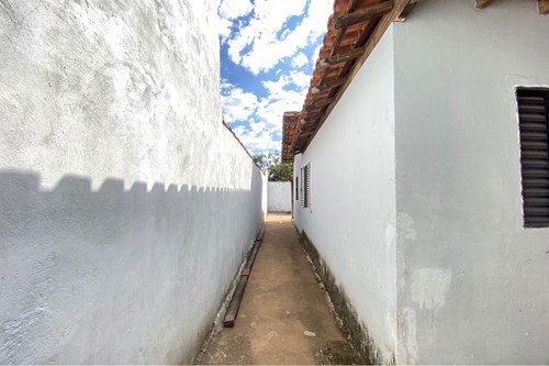 Casa com Dois Dormitórios em Avenida