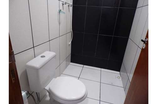 Casa com quadro dormitórios e ponto comercial