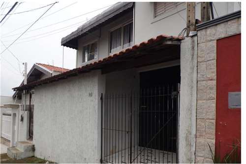 Sobrado quatro quartos, mais três casinhas para investimento