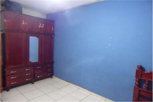 Sobrado quatro quartos, mais três casinhas para investimento