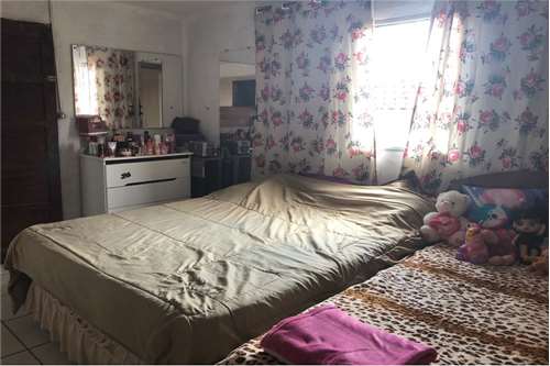 Sobrado quatro quartos, mais três casinhas para investimento