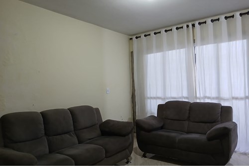 Casa de Vila Reformada no Parque Ypê Amarelo