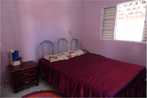 IMÓVEL DE ESQUINA COM TRÊS DORMITÓRIOS E PONTO COMERCIAL