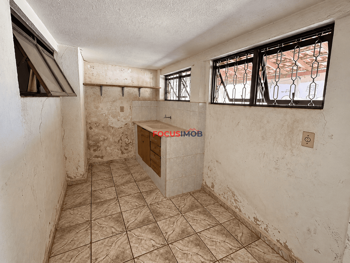 Casa com 3 Quartos, Closet e Garagem para 3 Carros – Jardim Itacolomy