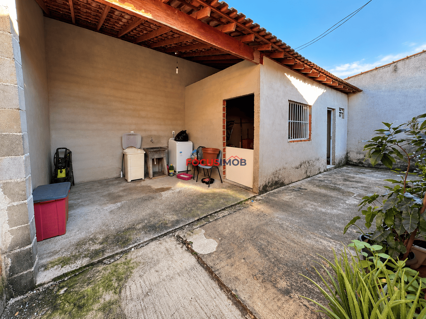 Casa à Venda no Jardim Canaã II – 2 Dormitórios, Quintal e Garagem com Portão Automático – Mogi Guaçu/SP