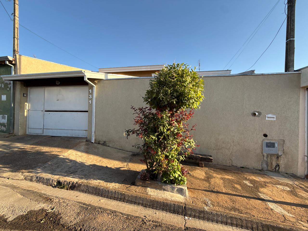 Casa de dois dormitórios no Pq dos Eucalíptos