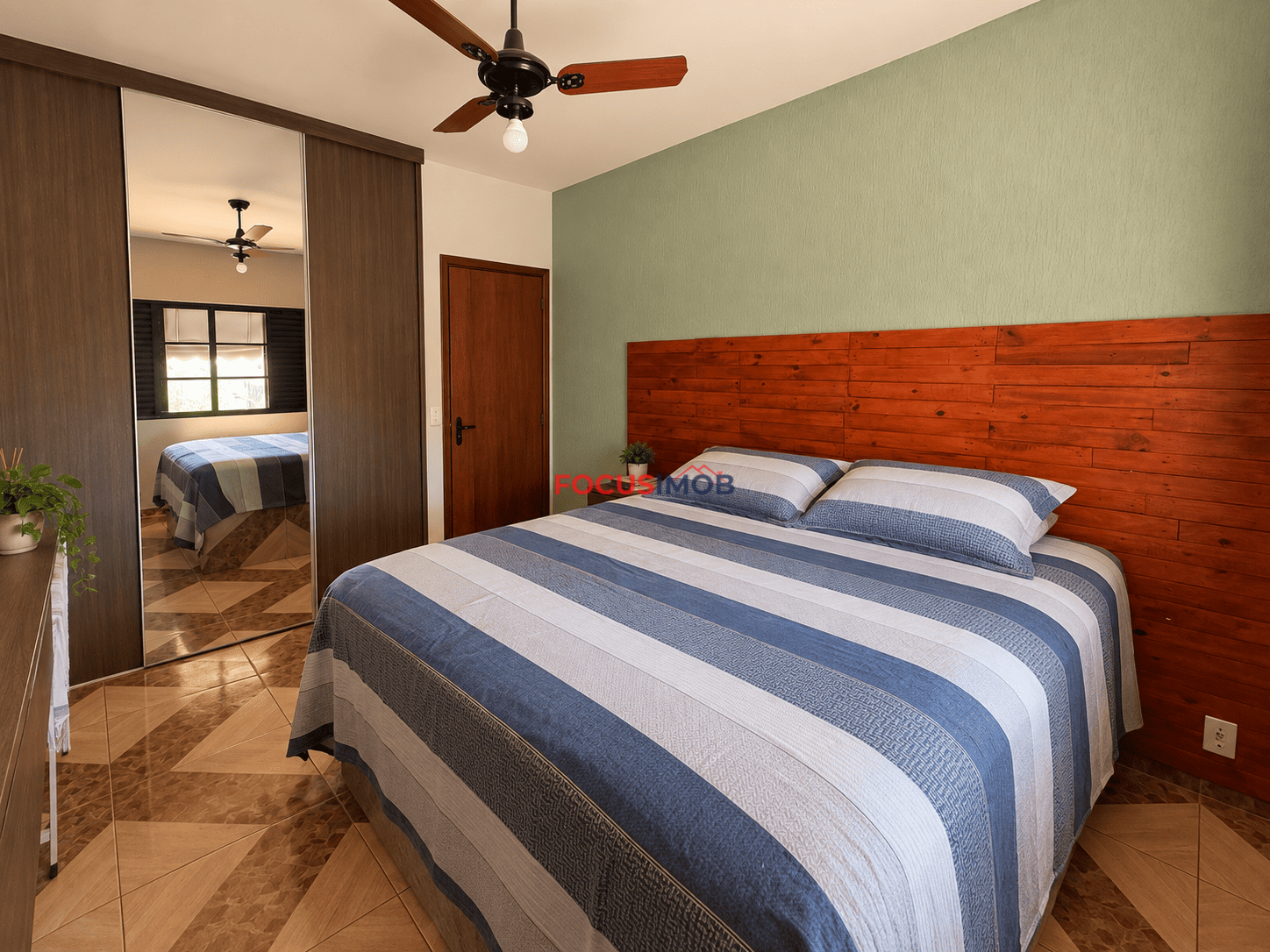 Casa com 3 Quartos, Closet e Garagem para 3 Carros – Jardim Itacolomy