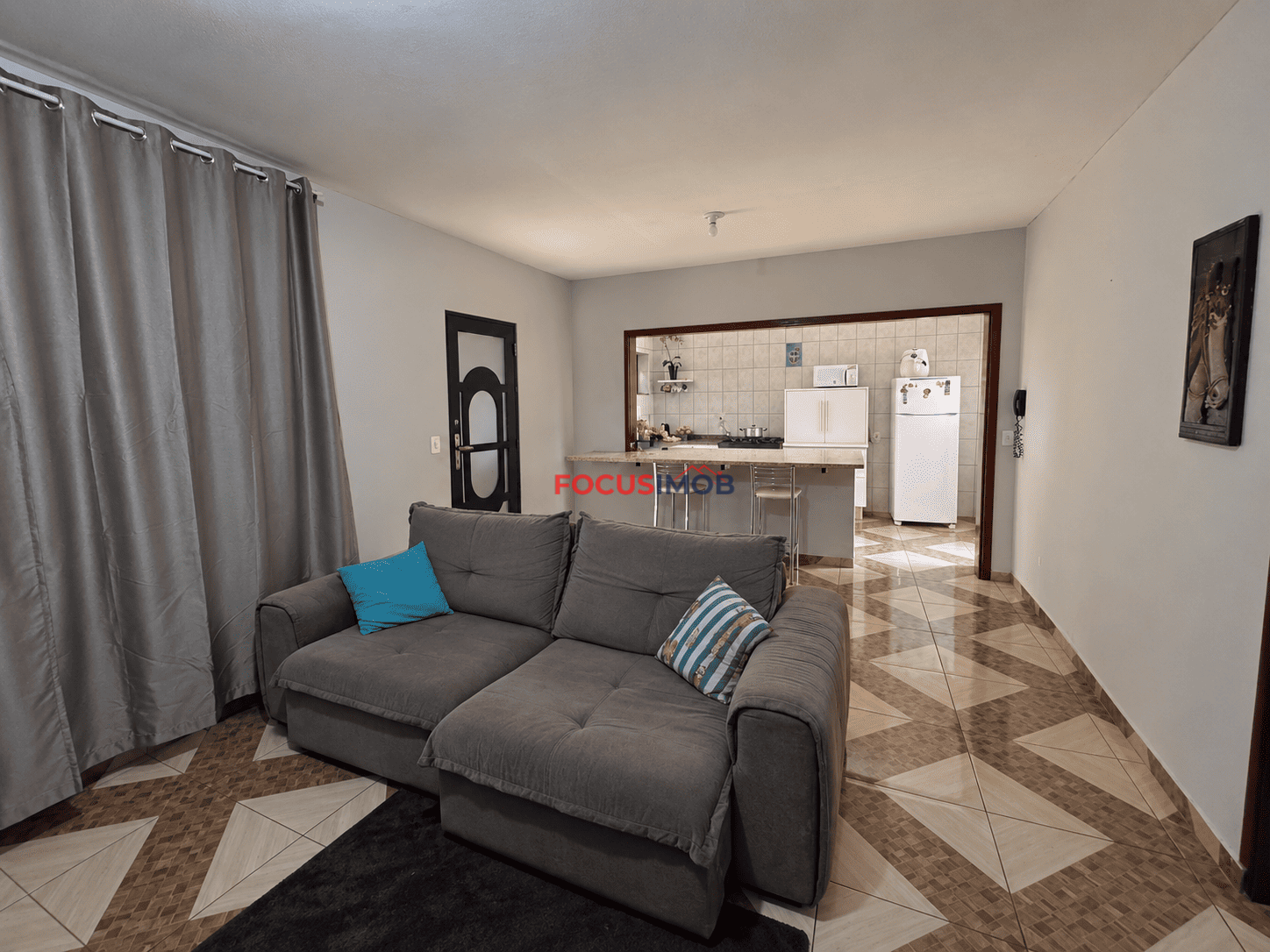 Casa com 3 Quartos, Closet e Garagem para 3 Carros – Jardim Itacolomy