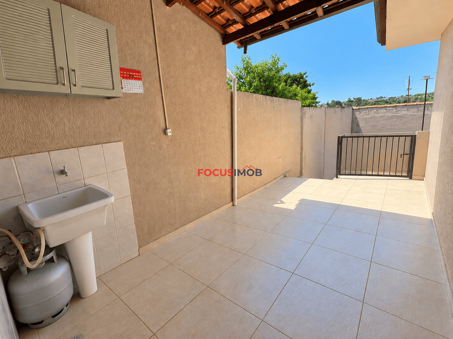 Casa com 3 Quartos, Closet e Garagem para 3 Carros – Jardim Itacolomy