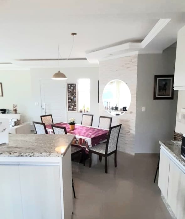 Sua Oportunidade de Morar em Águas de Lindóia está Aqui! Linda residência em Condomínio Fechado.