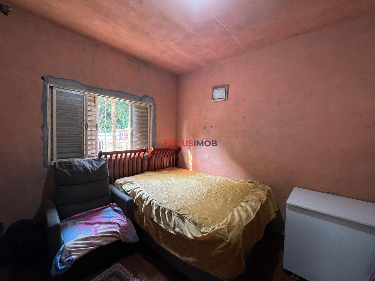 Terreno com casa antiga para reforma ou demolição em rua principal do Jd Novo II