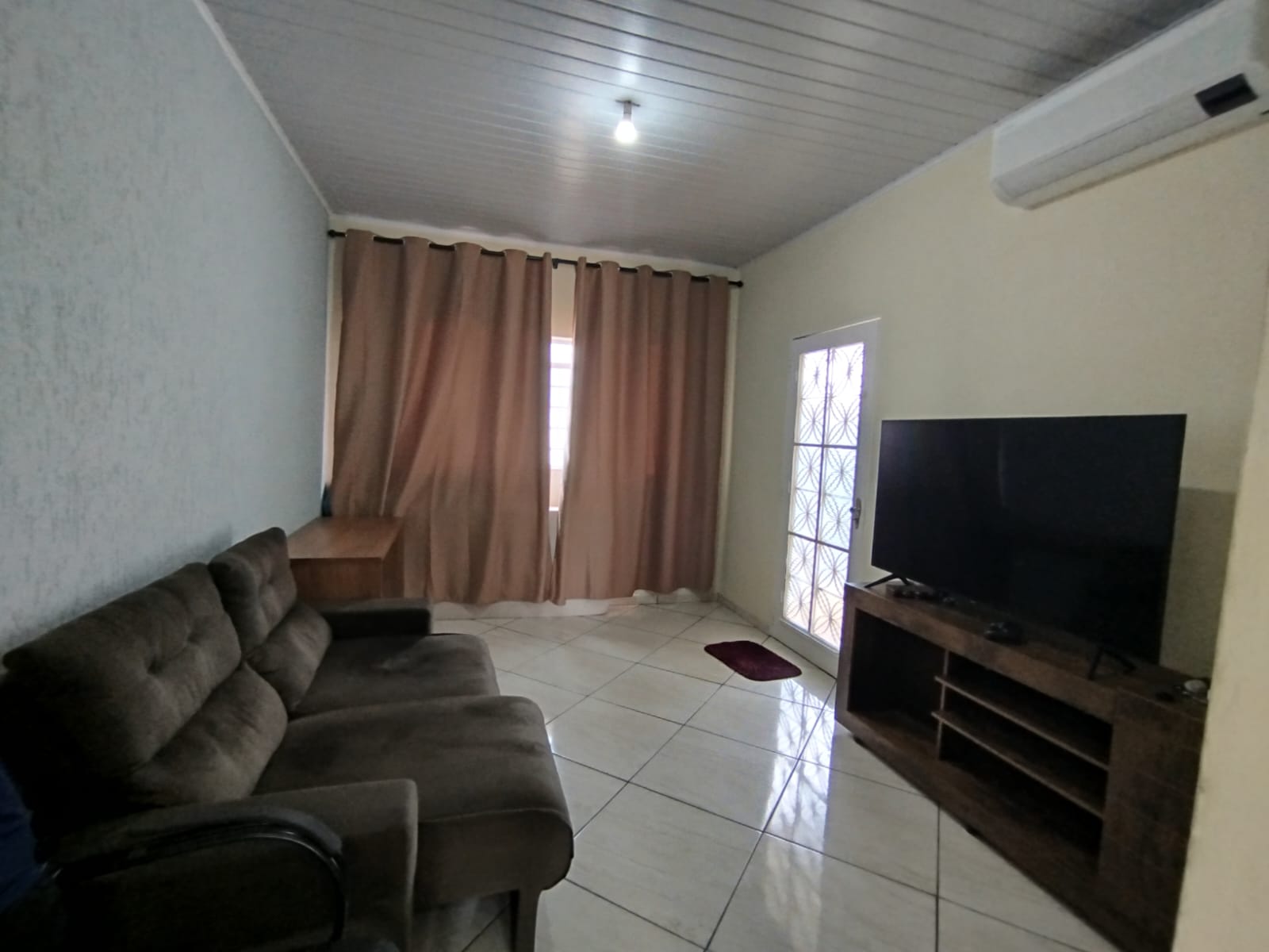 Casa dois dormitórios Vila Paraíso