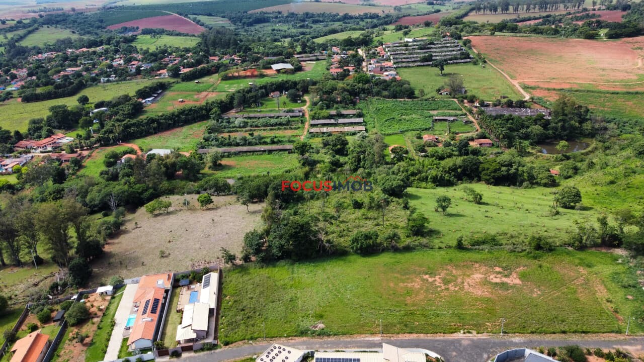 Sítio com casa colonial em excelente localização