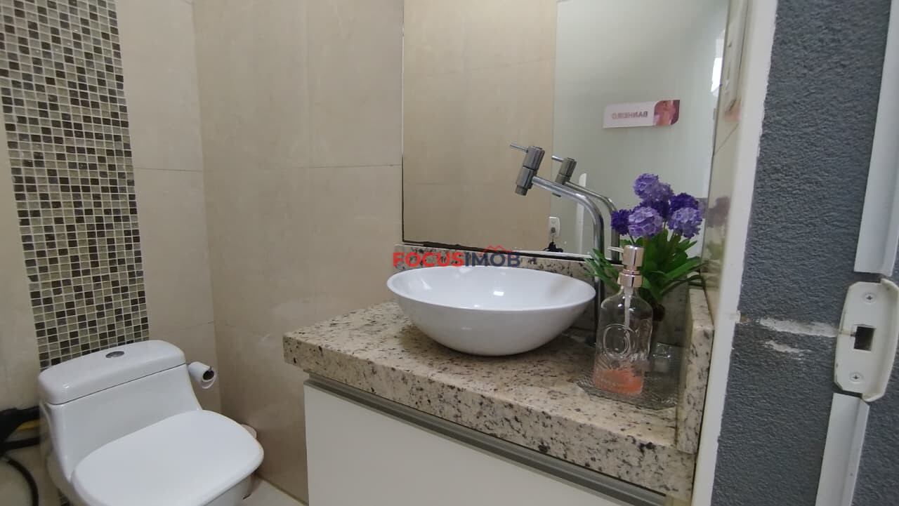 Casa três dormitórios com piscina