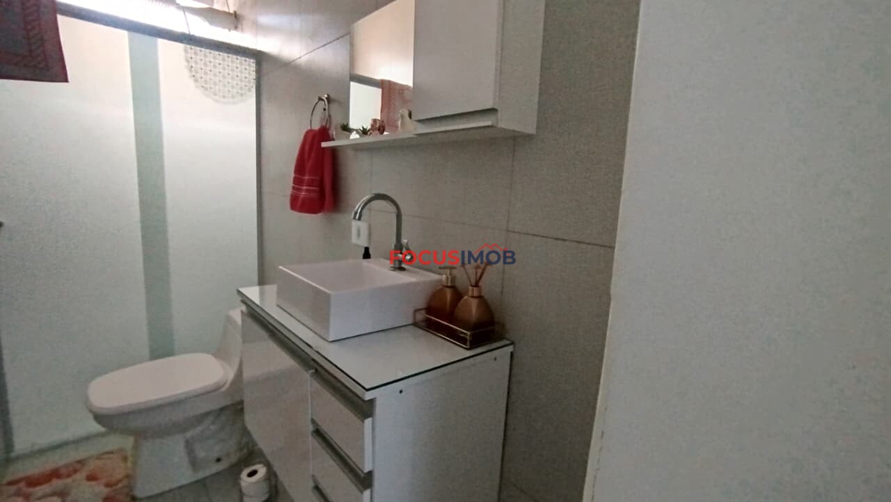 Casa três dormitórios com piscina