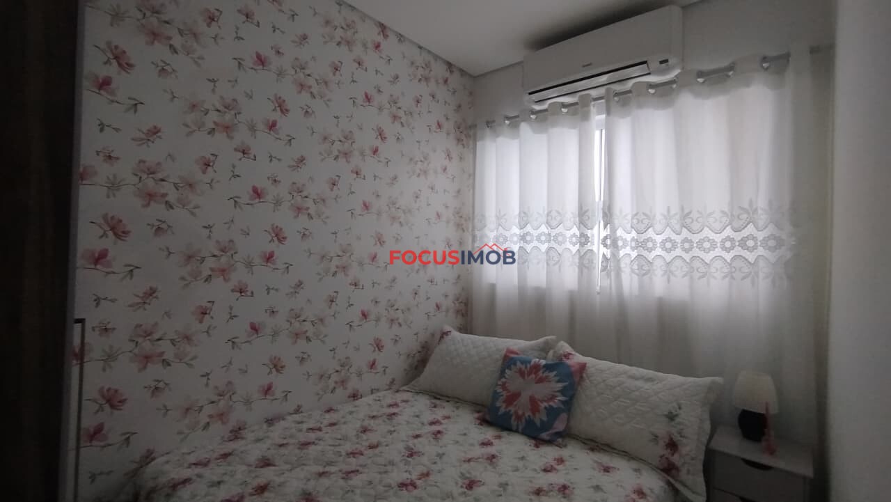 Casa três dormitórios com piscina