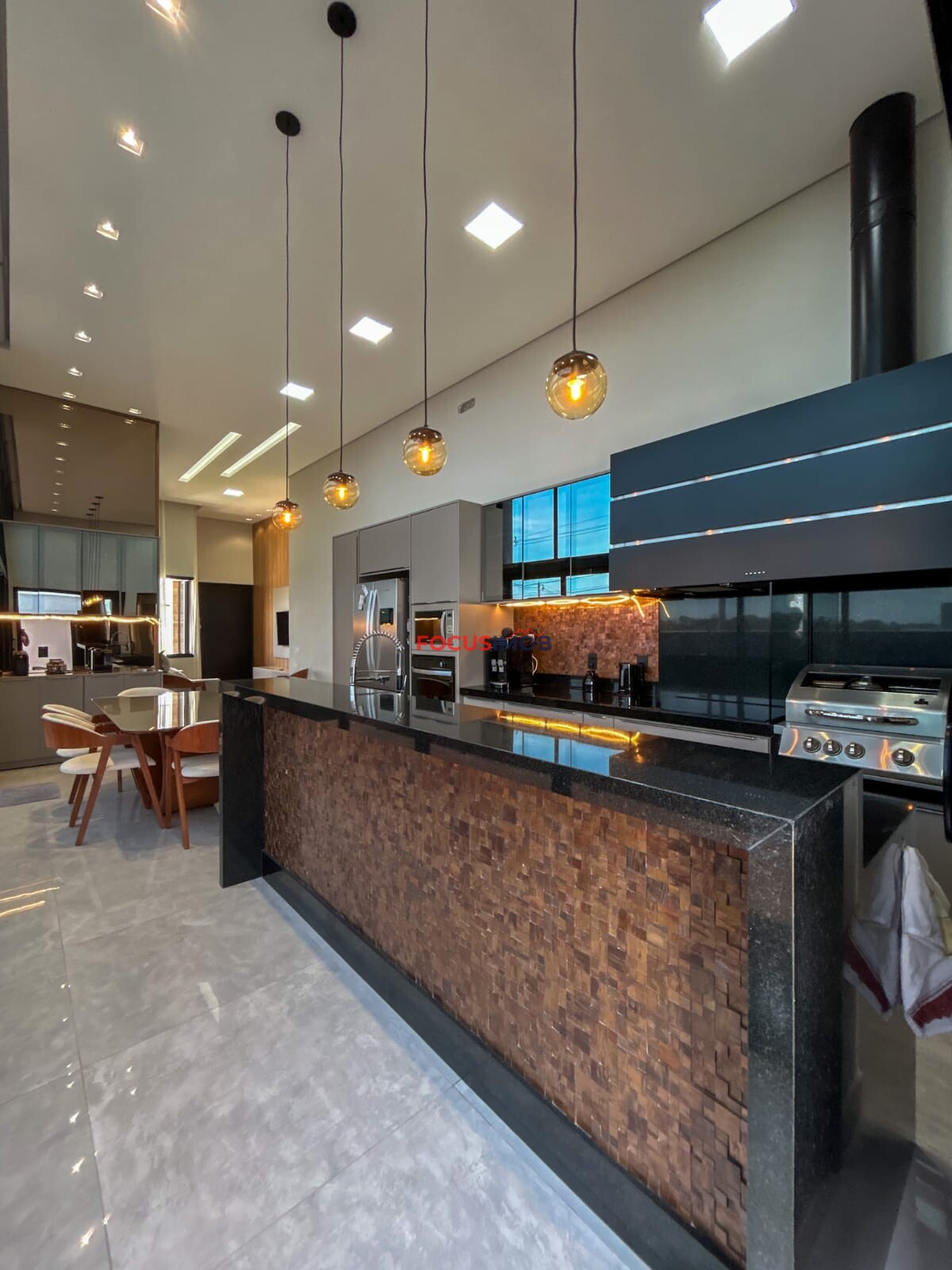 Casa térrea moderna com 3 Dormitórios em Condomínio