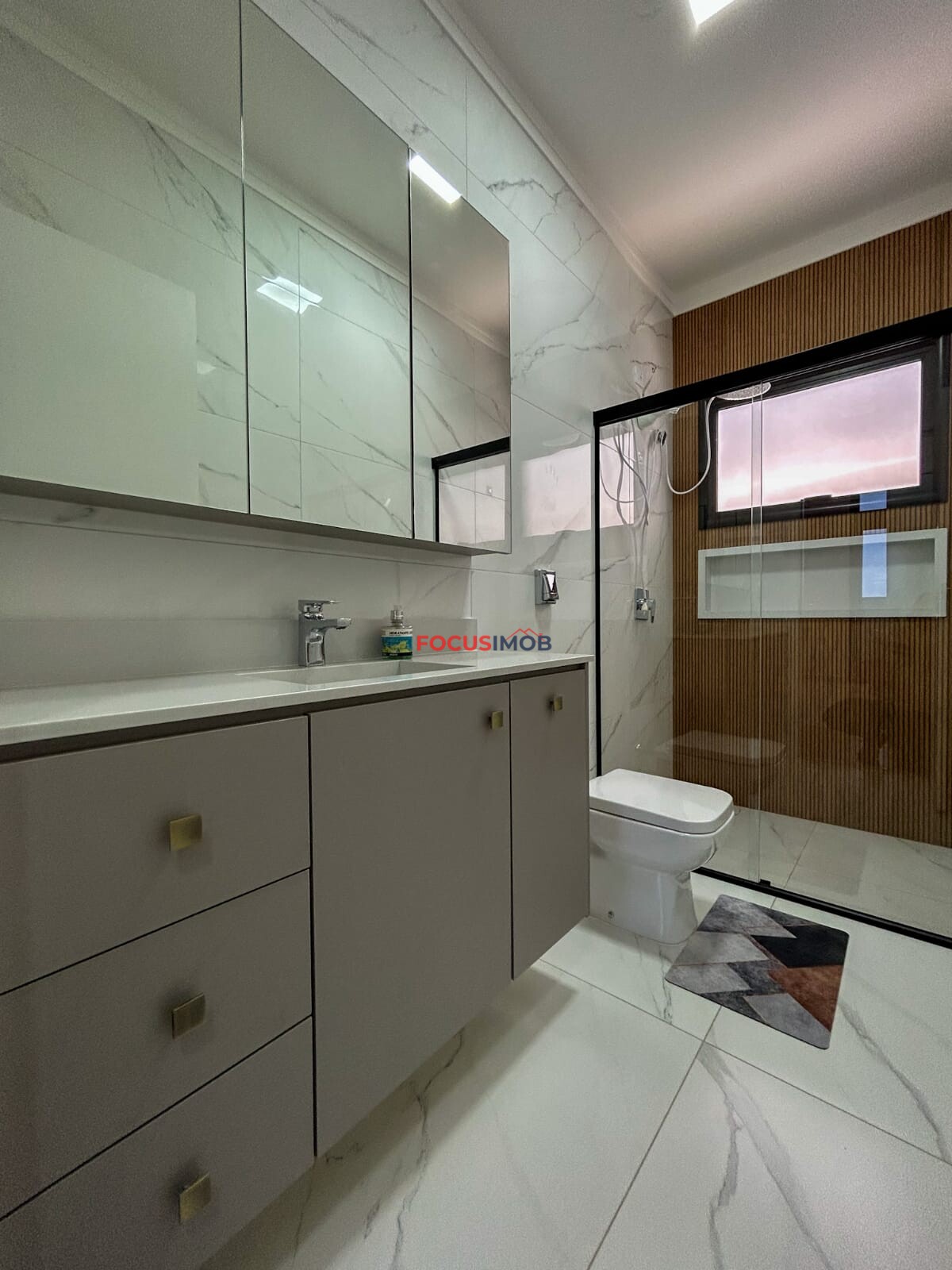 Casa térrea moderna com 3 Dormitórios em Condomínio