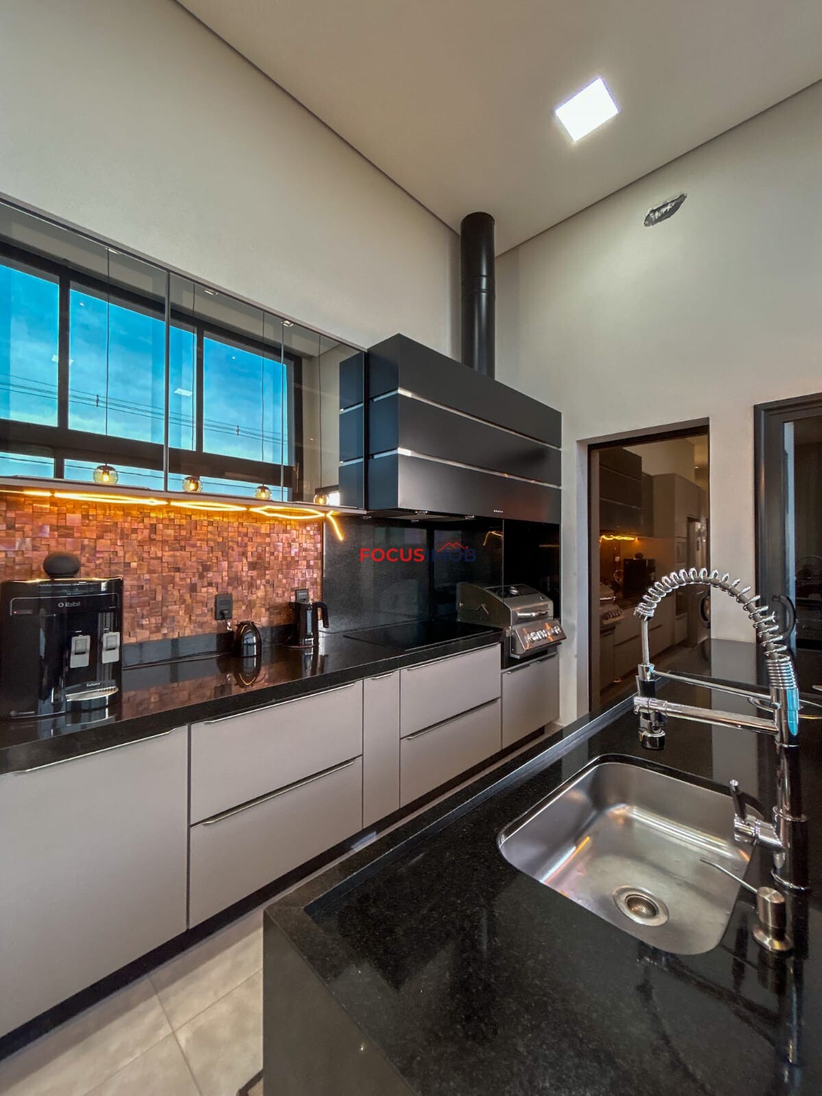 Casa térrea moderna com 3 Dormitórios em Condomínio