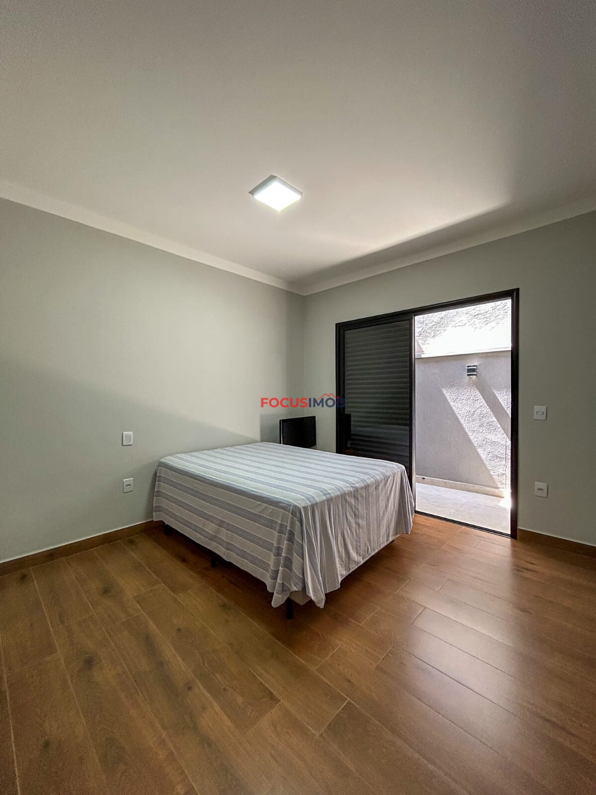 Casa térrea moderna com 3 Dormitórios em Condomínio