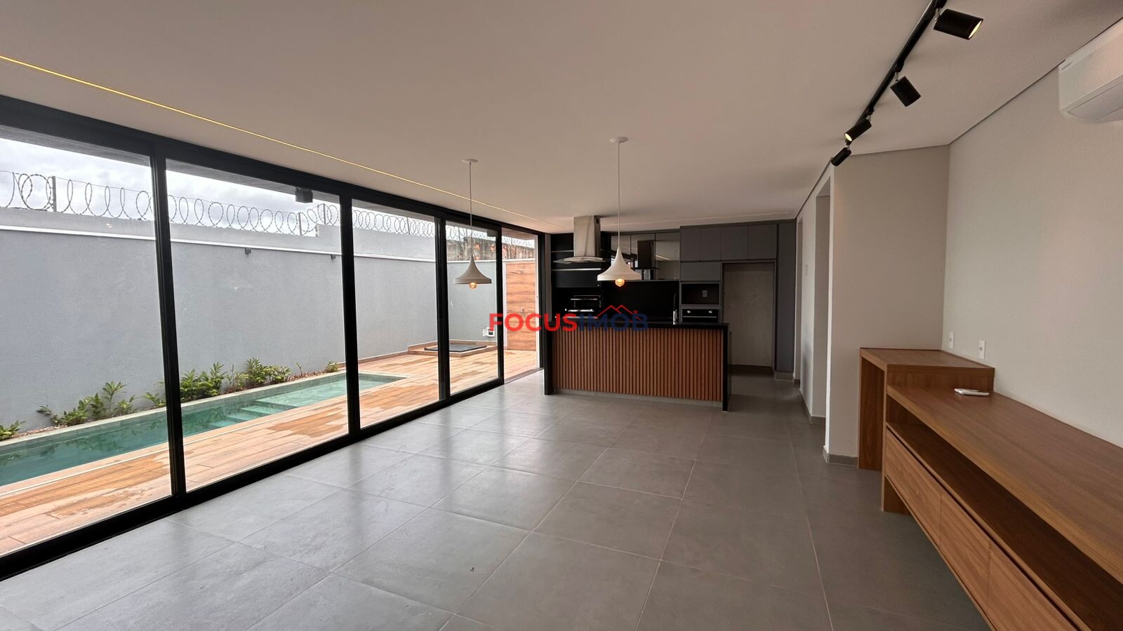 🏡✨ RESIDÊNCIA DE ALTO PADRÃO PARA LOCAÇÃO – CONDOMÍNIO CALIFÓRNIA | ESTIVA GERBI/SP