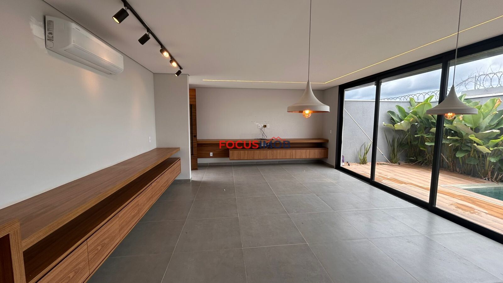 🏡✨ RESIDÊNCIA DE ALTO PADRÃO PARA LOCAÇÃO – CONDOMÍNIO CALIFÓRNIA | ESTIVA GERBI/SP