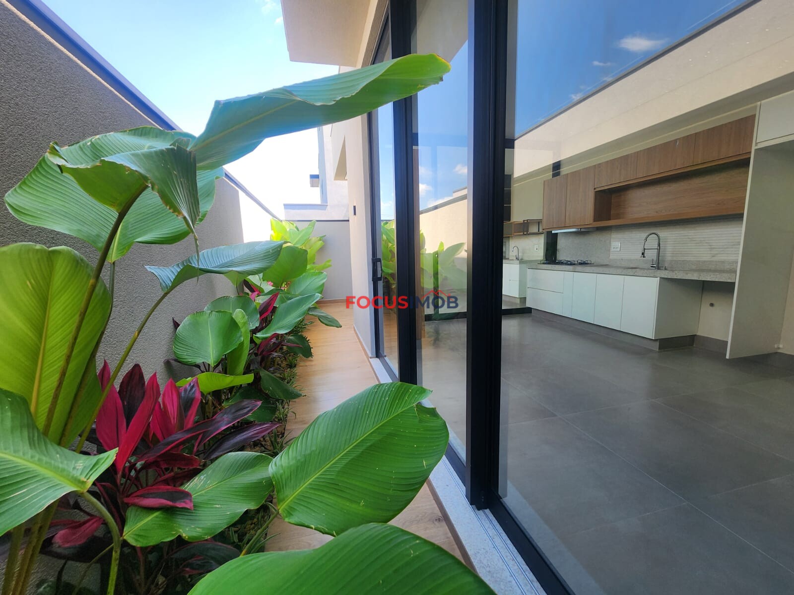 Casa Moderna com 3 Dormitórios e Suíte Master