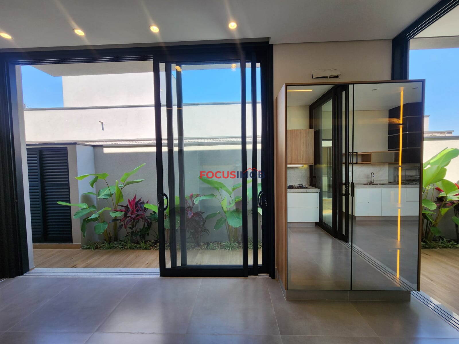 Casa Moderna com 3 Dormitórios e Suíte Master