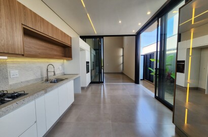 Casa Moderna com 3 Dormitórios e Suíte Master