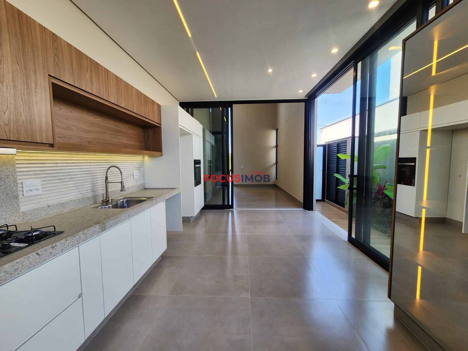 Casa Moderna com 3 Dormitórios e Suíte Master