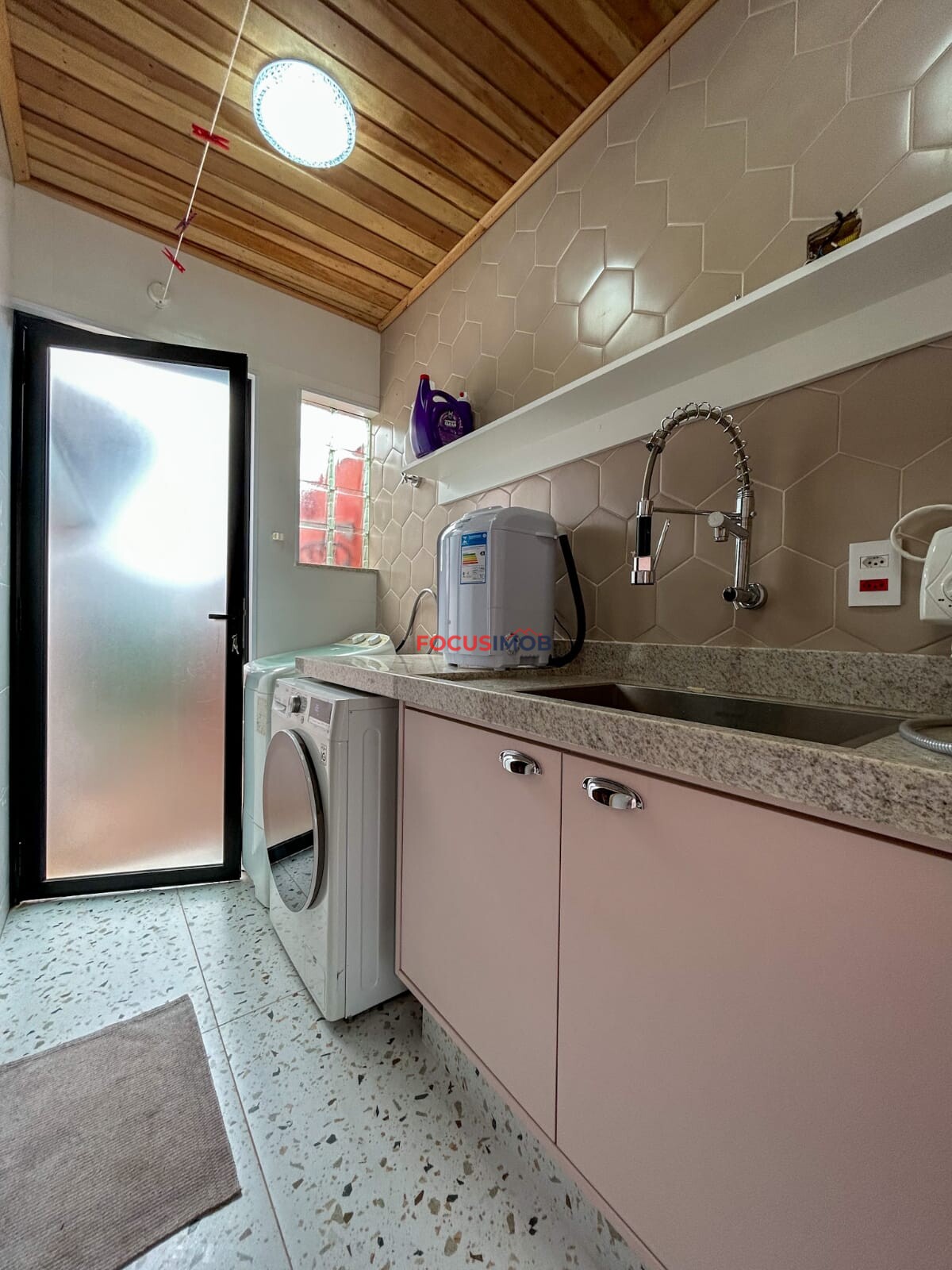 Excelente Oportunidade! Casa com Piscina e Área de Lazer