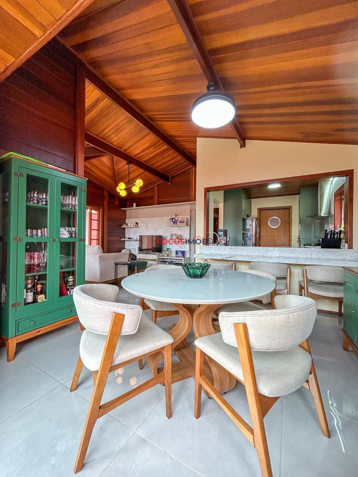 Excelente Oportunidade! Casa com Piscina e Área de Lazer