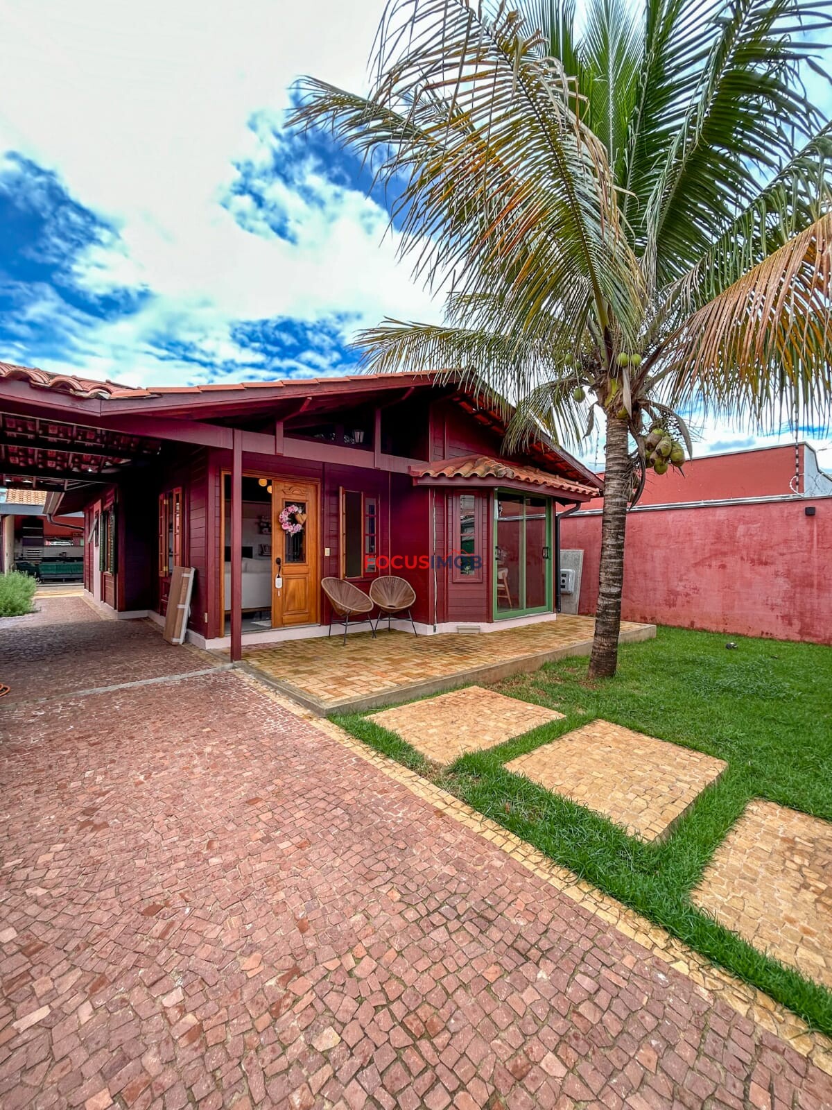 Excelente Oportunidade! Casa com Piscina e Área de Lazer