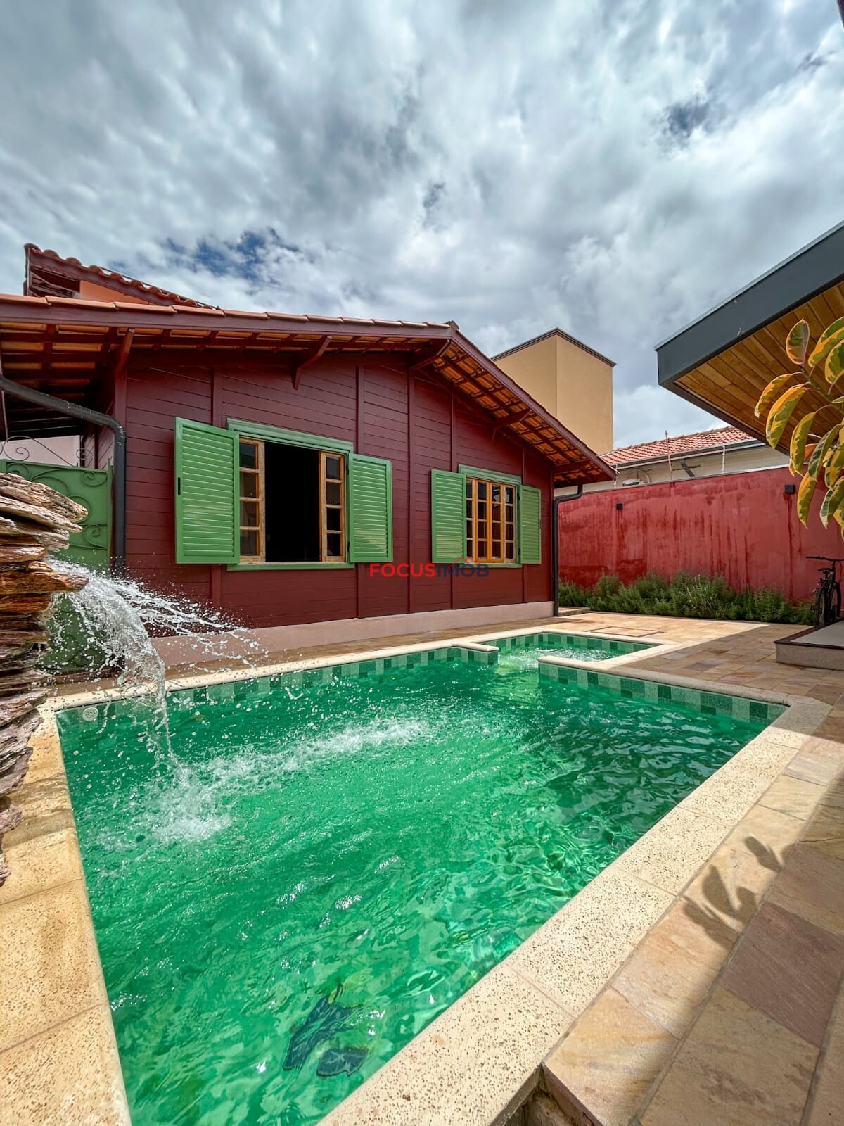 Excelente Oportunidade! Casa com Piscina e Área de Lazer