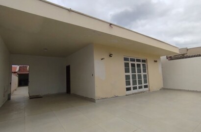 🏡 CASA AMPLA COM 3 QUARTOS + EDÍCULA PARA LOCAÇÃO – JD. SANTO ANTÔNIO | MOGI GUAÇU