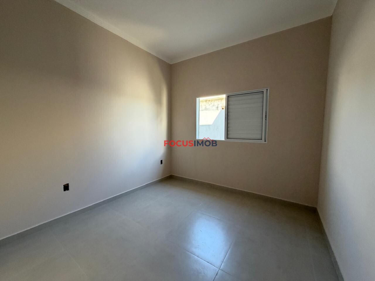 CASA À VENDA CONDOMÍNIO TERRAS DA CACHOEIRA ESTUDA POSSIBILIDADE DE PERMUTA EM APARTAMENTO.