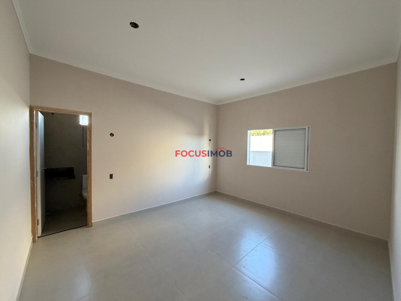 CASA À VENDA CONDOMÍNIO TERRAS DA CACHOEIRA ESTUDA POSSIBILIDADE DE PERMUTA EM APARTAMENTO.