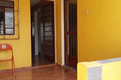 Linda casa no Jardim Itacolomy Zona Sul