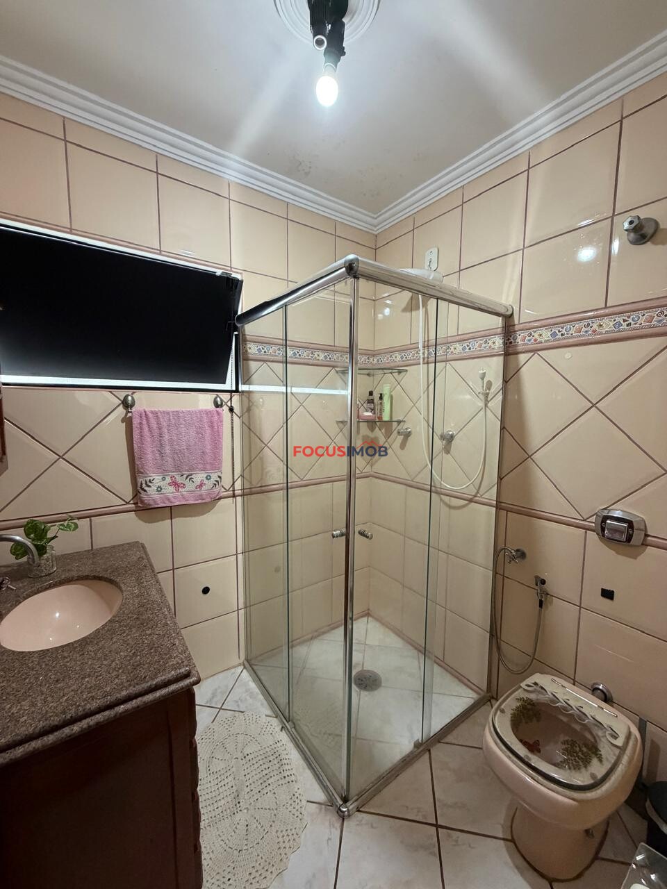 CASA A VENDA NO CONDOMINIO ARAUCARIAS QUE ACEITA CHACARA COMO PERMUTA