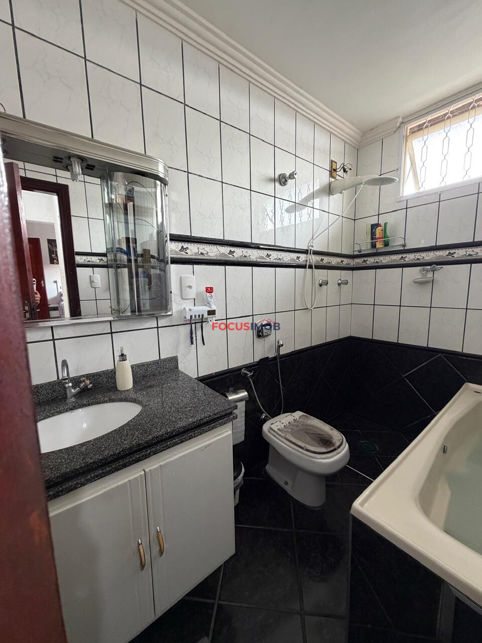 CASA A VENDA NO CONDOMINIO ARAUCARIAS QUE ACEITA CHACARA COMO PERMUTA