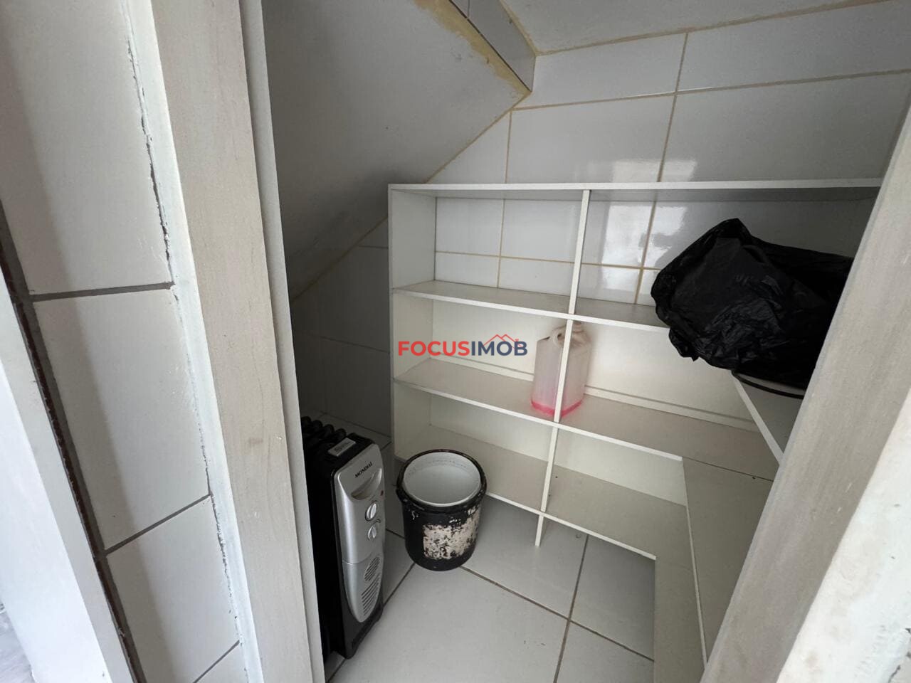 Casa com 4 Quartos e 4 banheiros à Venda, 289 m² por R$ 600.000