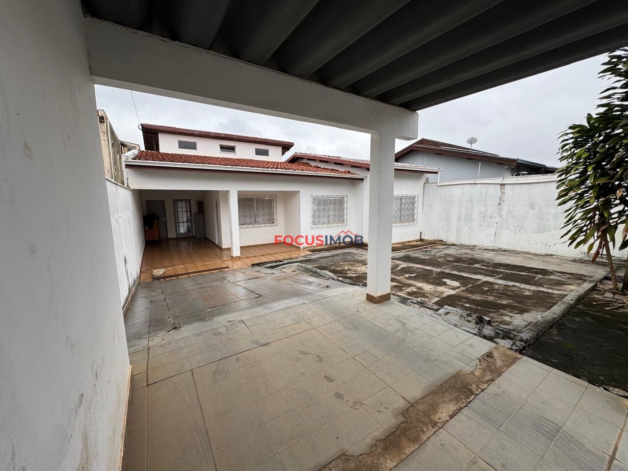 Casa com 4 Quartos e 4 banheiros à Venda, 289 m² por R$ 600.000