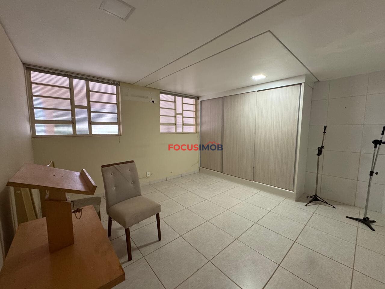 Casa com 4 Quartos e 4 banheiros à Venda, 289 m² por R$ 600.000